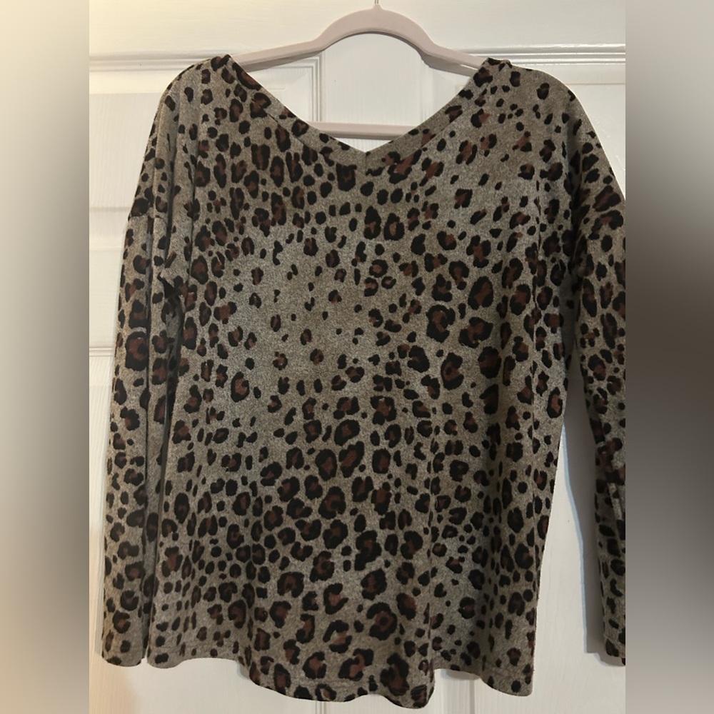 Small leopard sweater